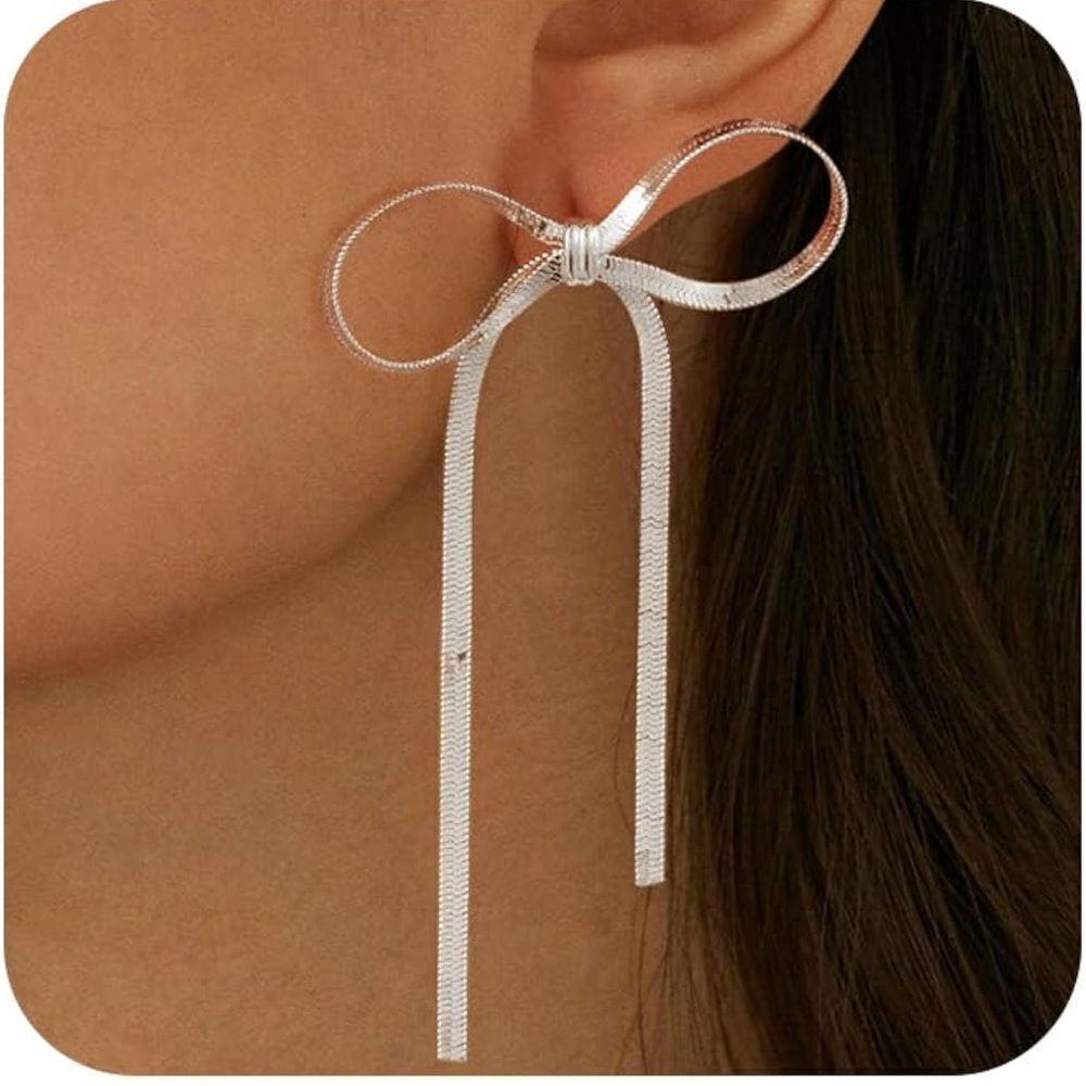 Silver tassel bow earrings 🎀 - Picture 2 of 5